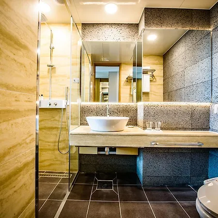 Utop Ubless Hotel Jeju Room photo