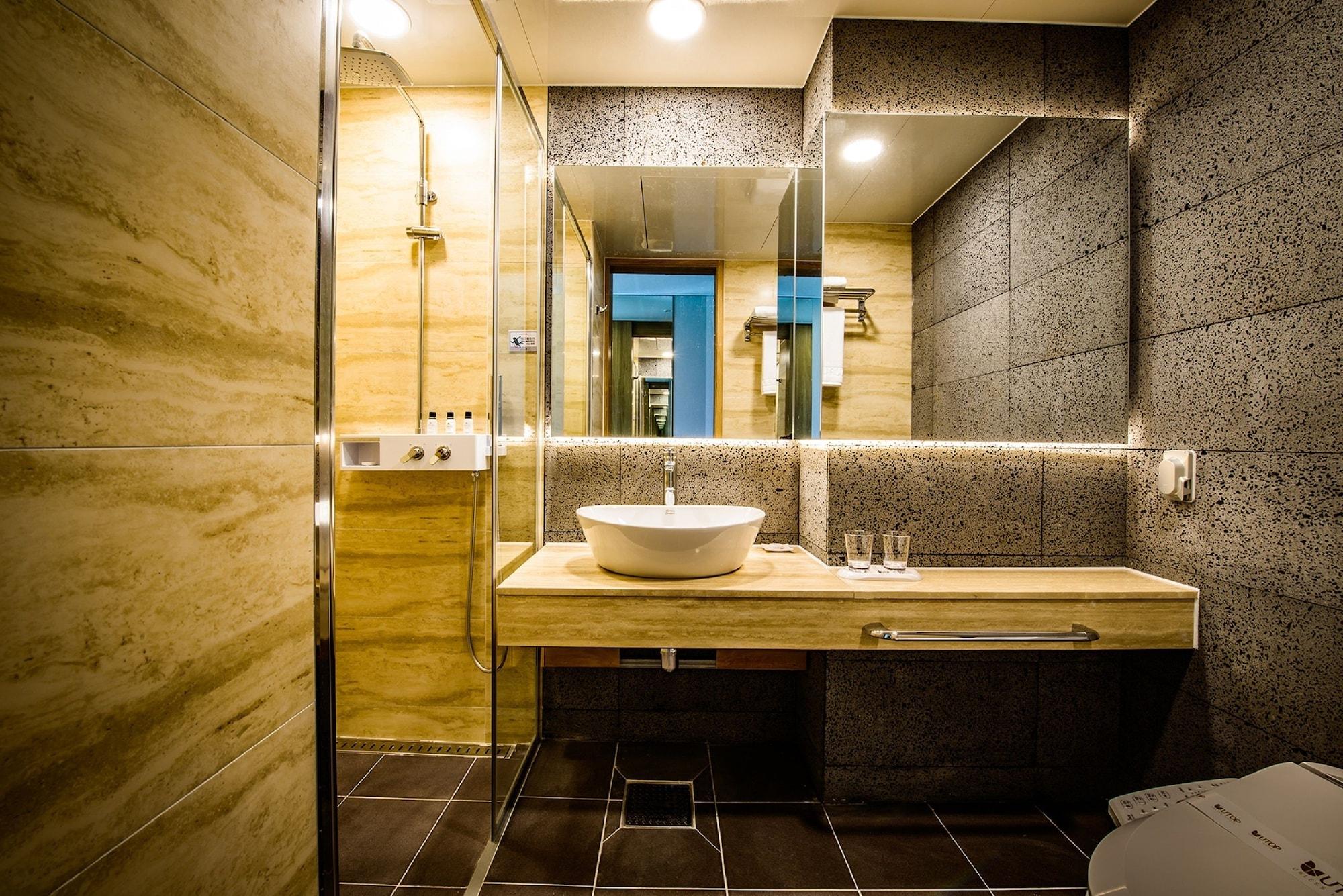 Utop Ubless Hotel