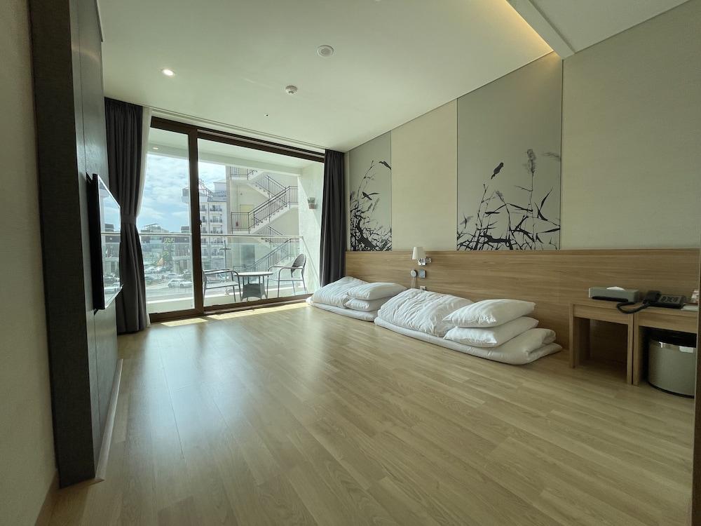 Utop Ubless Hotel